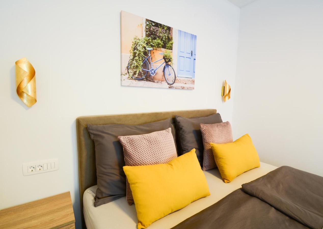 Apartment Grey&Yellow Zadar Exterior photo
